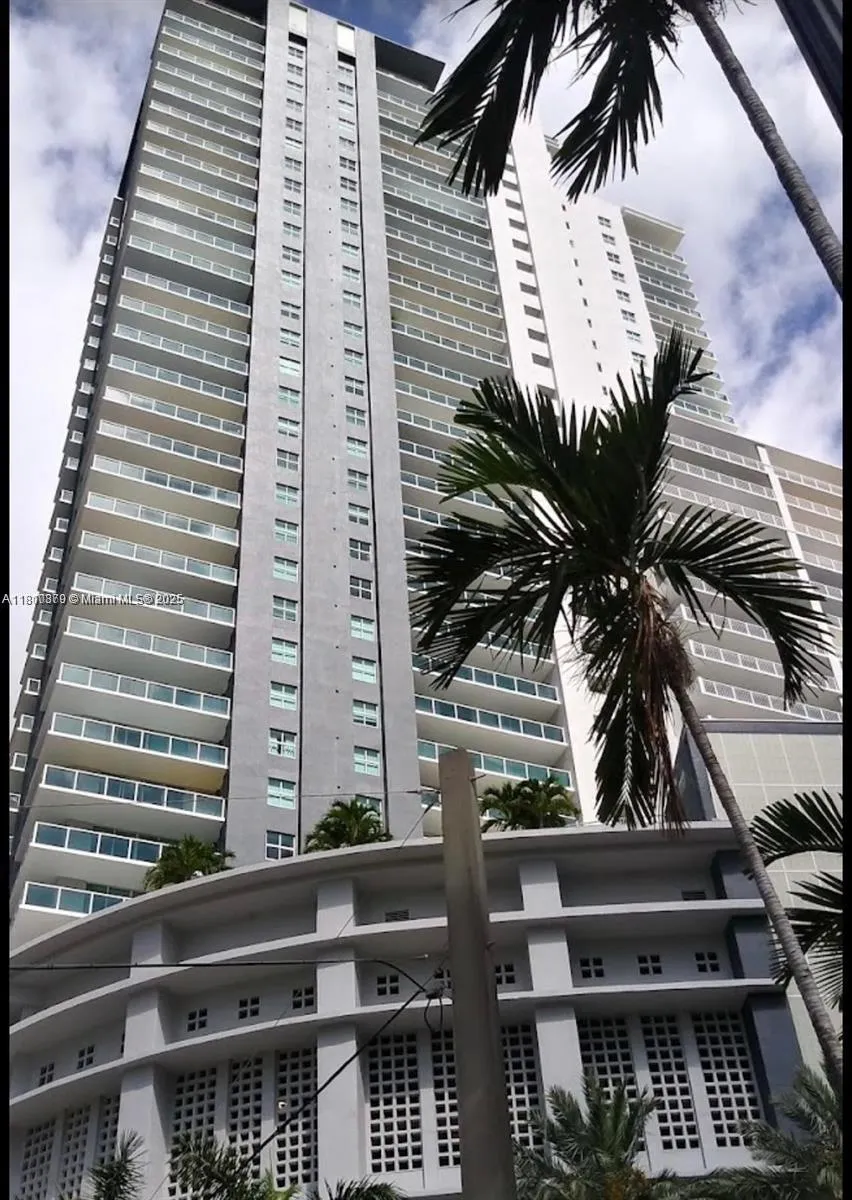 1 bedroom 1 bath for sale at 1250 S Miami Ave # 2013, Miami FL 33130