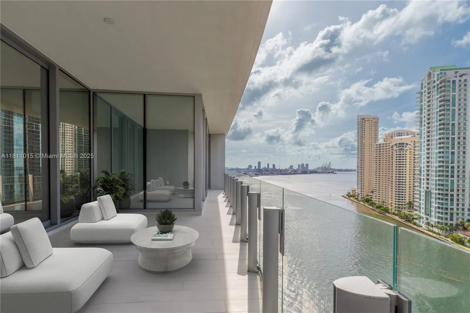 4 bedroom 5 bath for sale at 300 Biscayne Blvd Way # 1704, Miami FL 33131