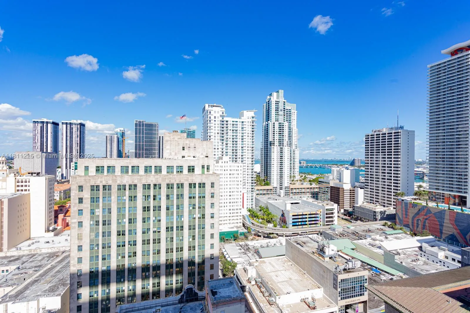 1 bedroom 1 bath for sale at 151 SE 1st St # 2204, Miami FL 33131