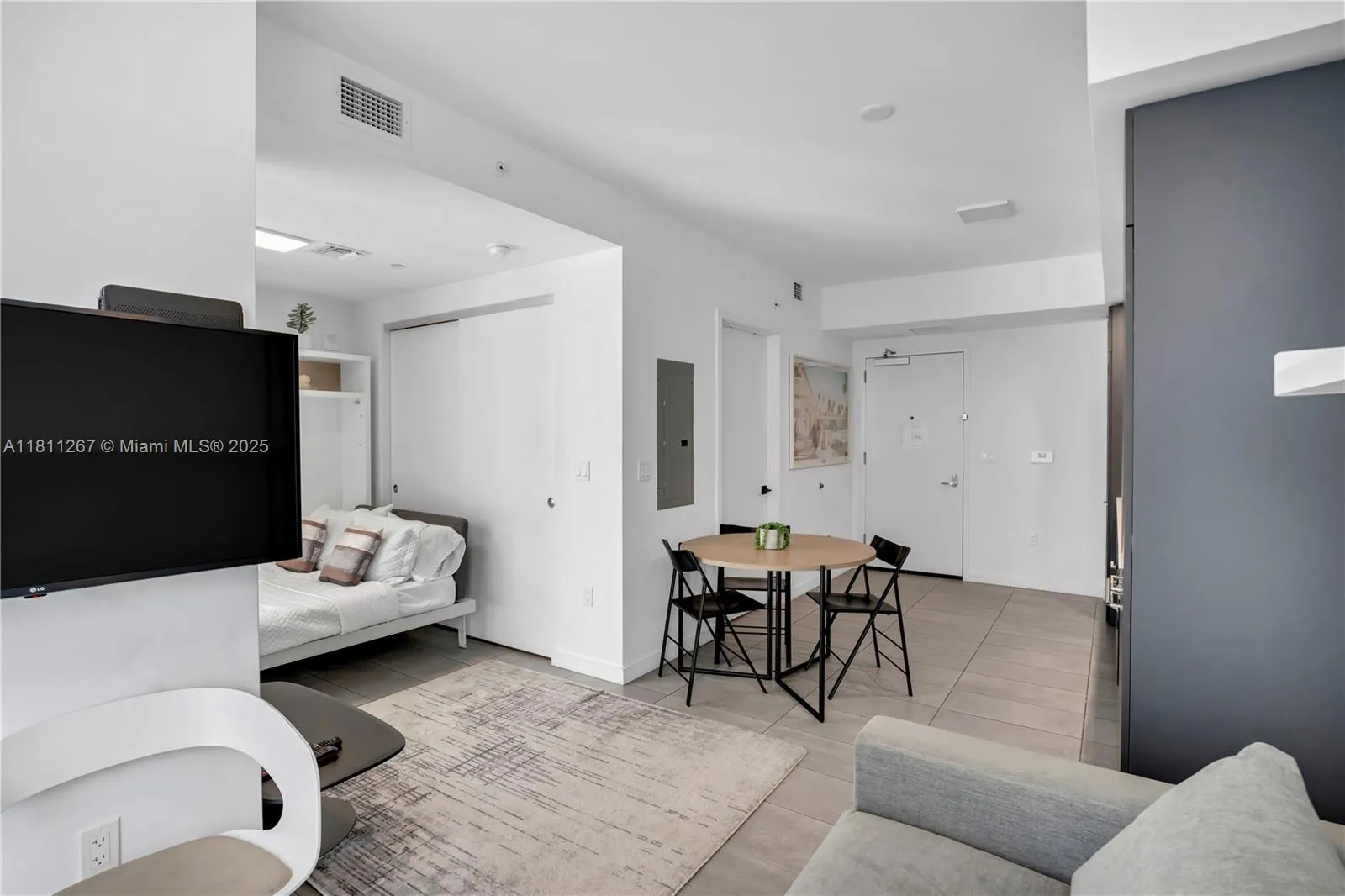 227 NE 2nd St # 2208, Miami FL 33132