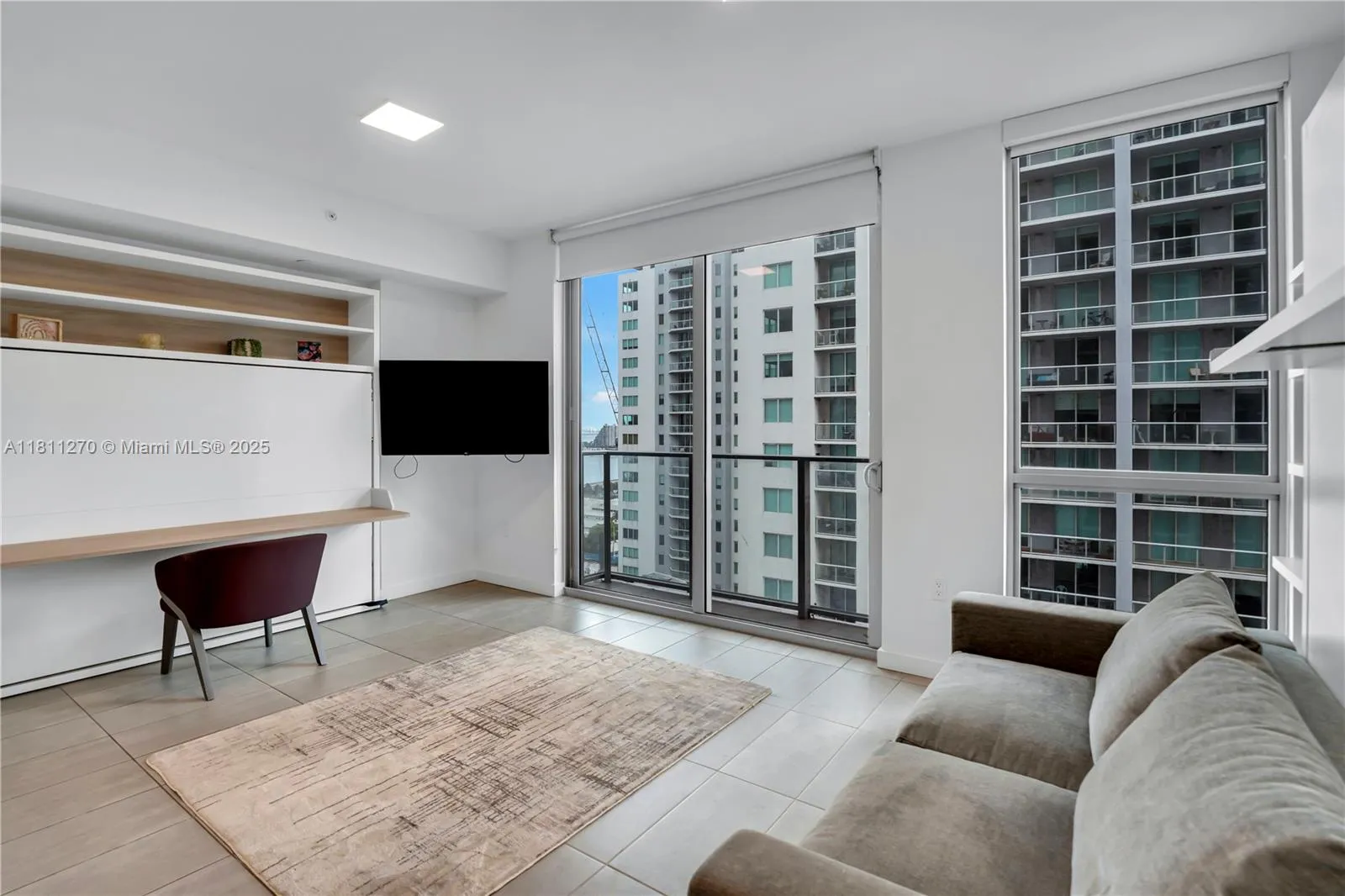227 NE 2nd St # 2110, Miami FL 33132