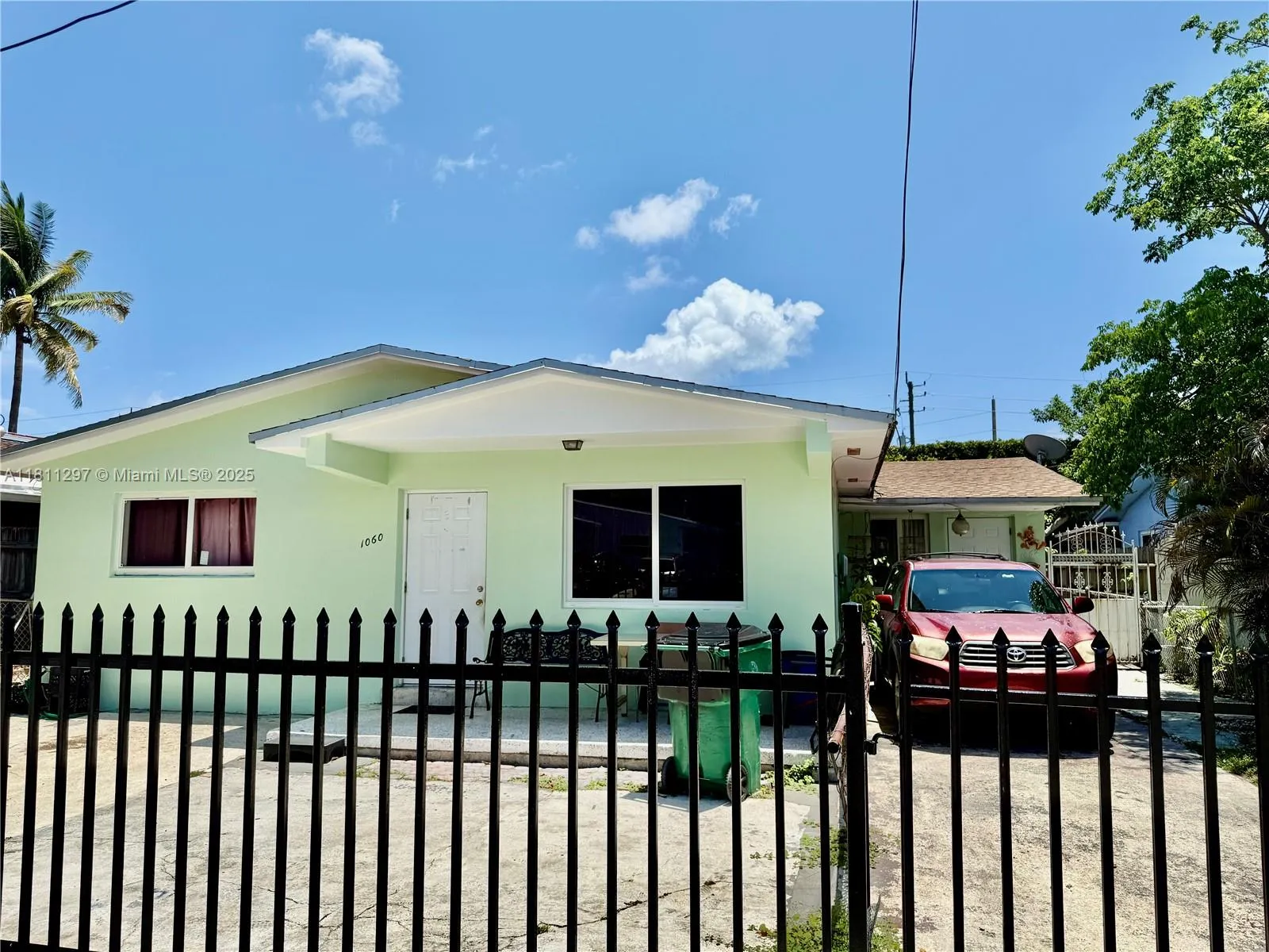 1060 NW 24th St, Miami FL 33127