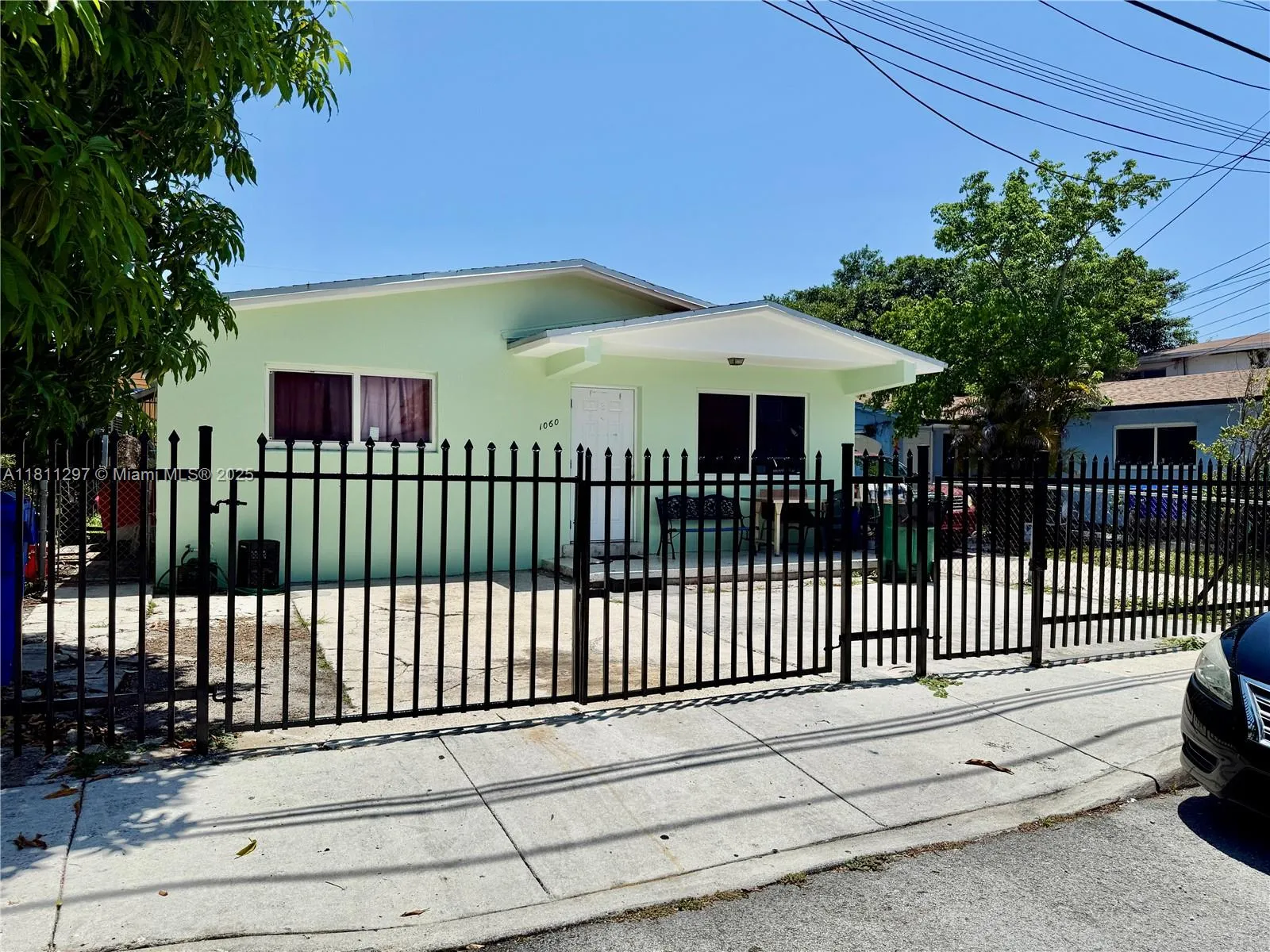 1060 NW 24th St, Miami FL 33127