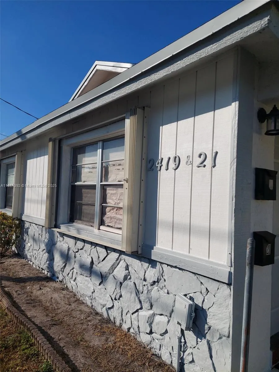 2419-2421 Johnson St, Hollywood FL 33020