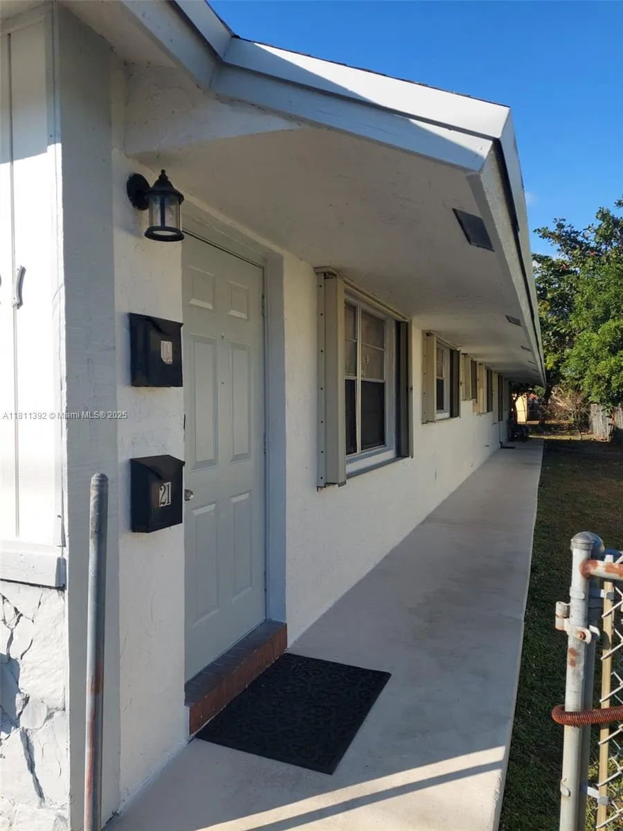 2419-2421 Johnson St, Hollywood FL 33020
