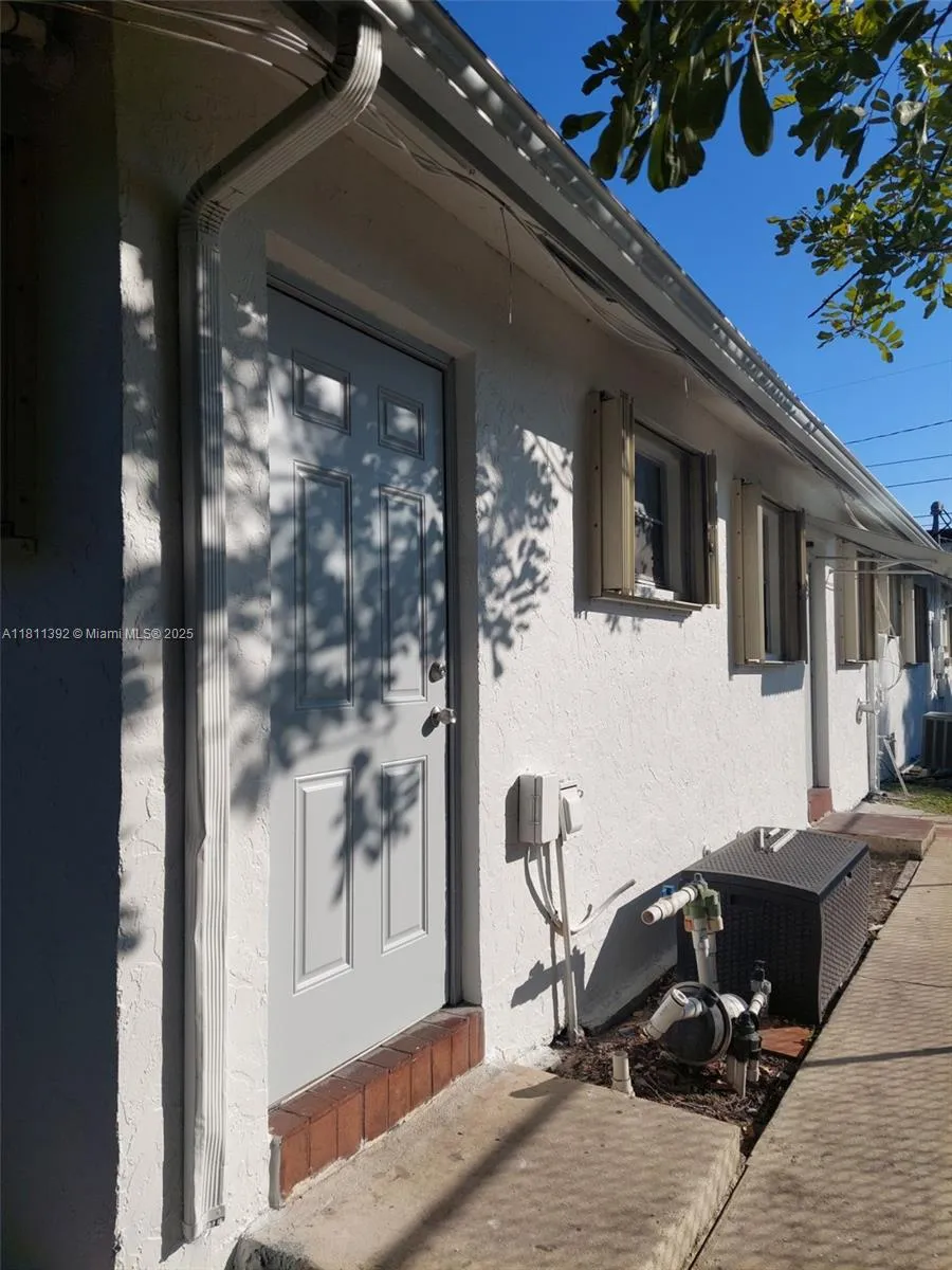 2419-2421 Johnson St, Hollywood FL 33020