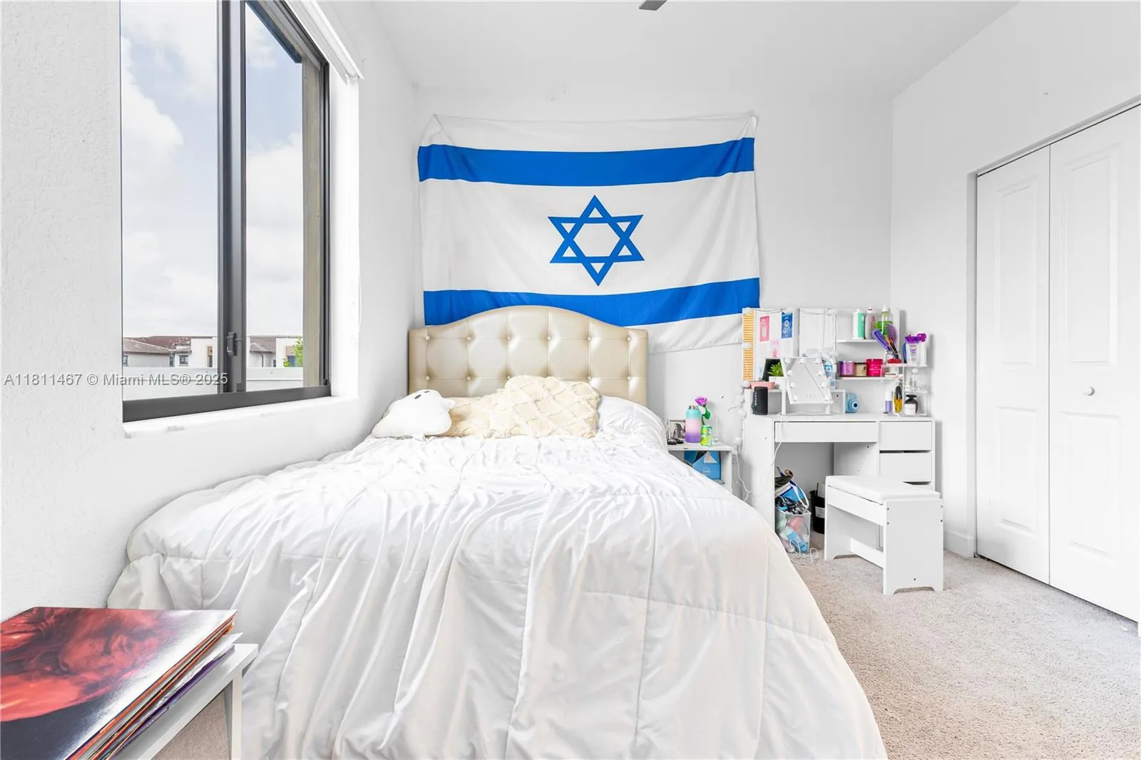 817 NE 211th St, Miami FL 33179