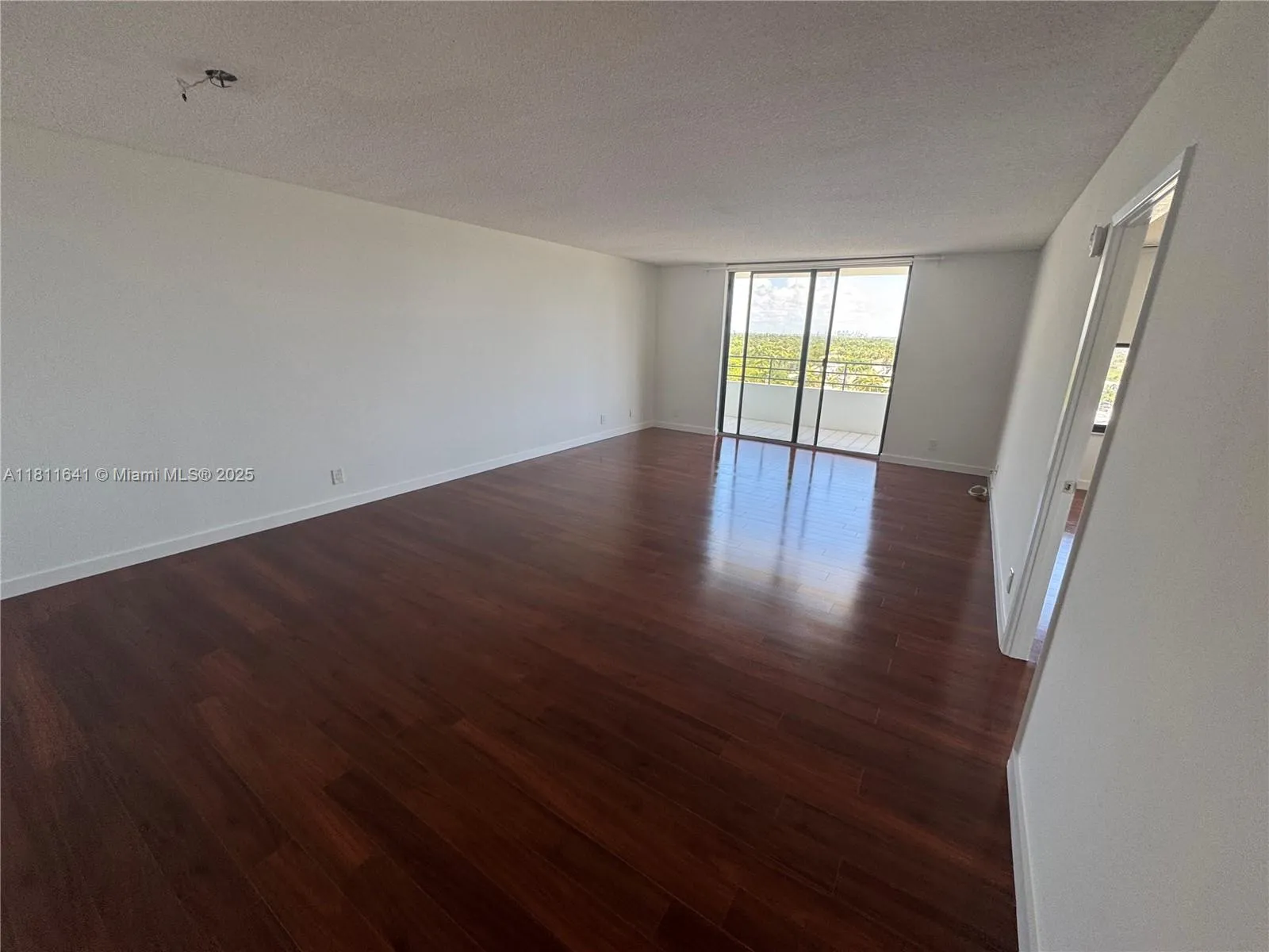 2500 Parkview Dr # 1109, Hallandale Beach FL 33009