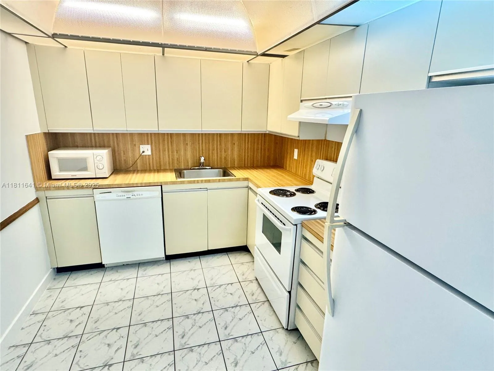 2500 Parkview Dr # 1109, Hallandale Beach FL 33009