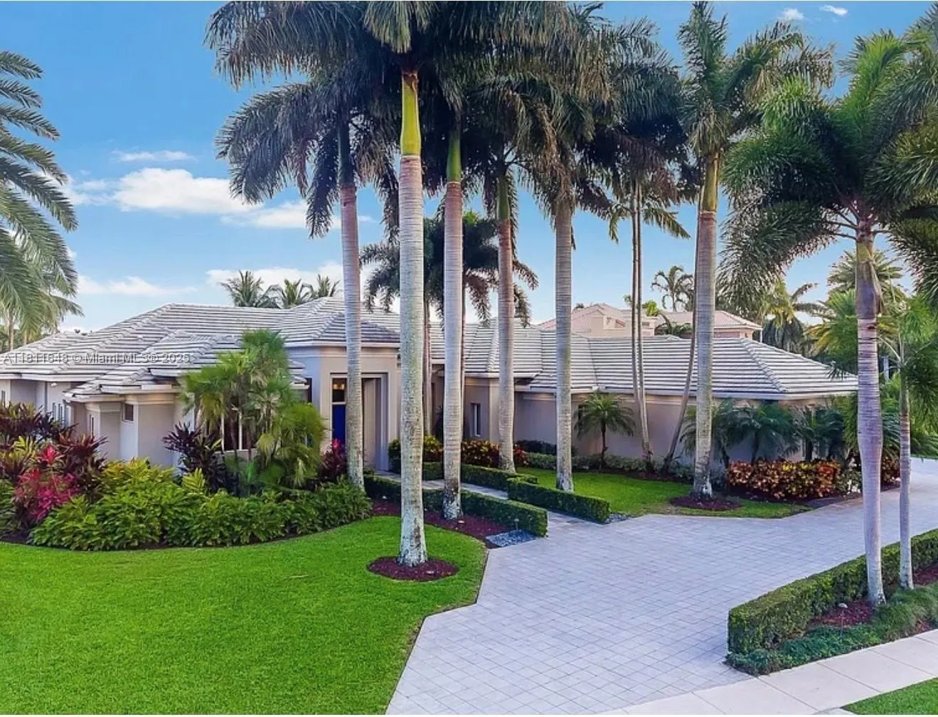 5 bedroom 5 bath for sale at 10392 Harrier St, Plantation FL 33324