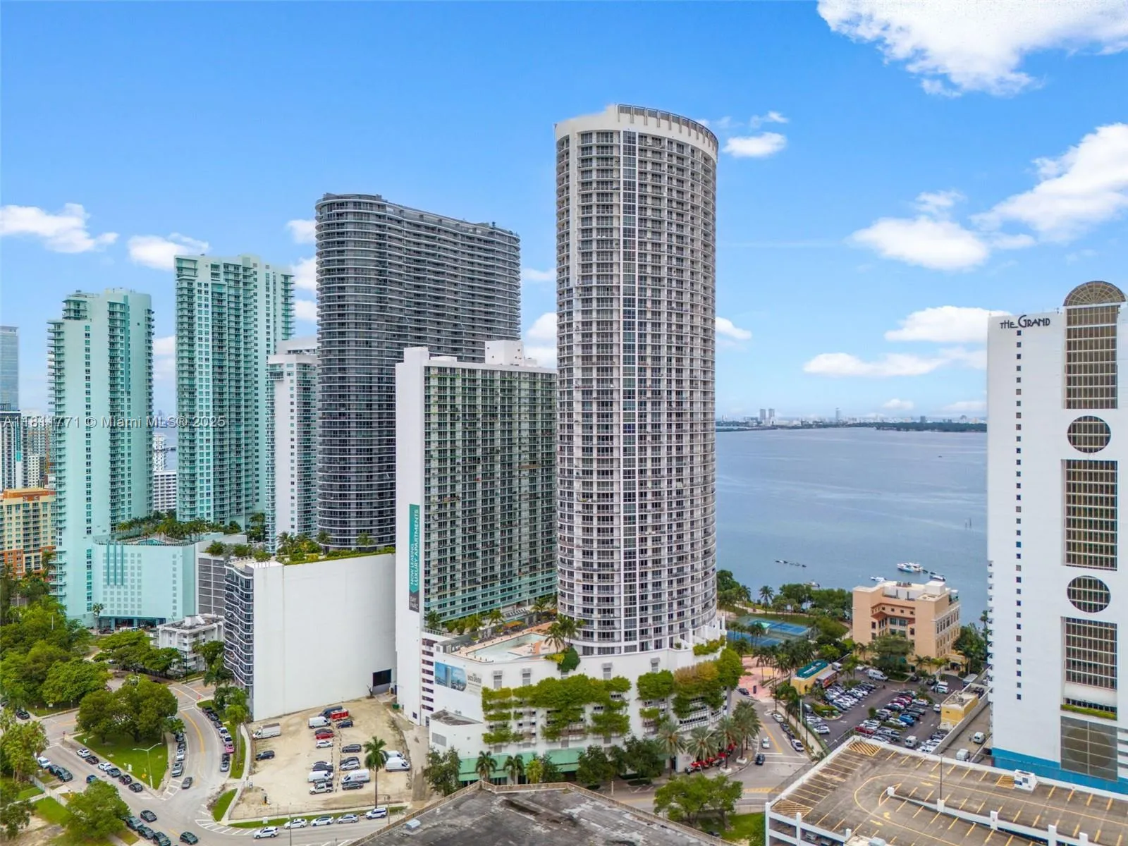 1 bedroom 1 bath for sale at 1750 N Bayshore Dr, Miami FL 33132