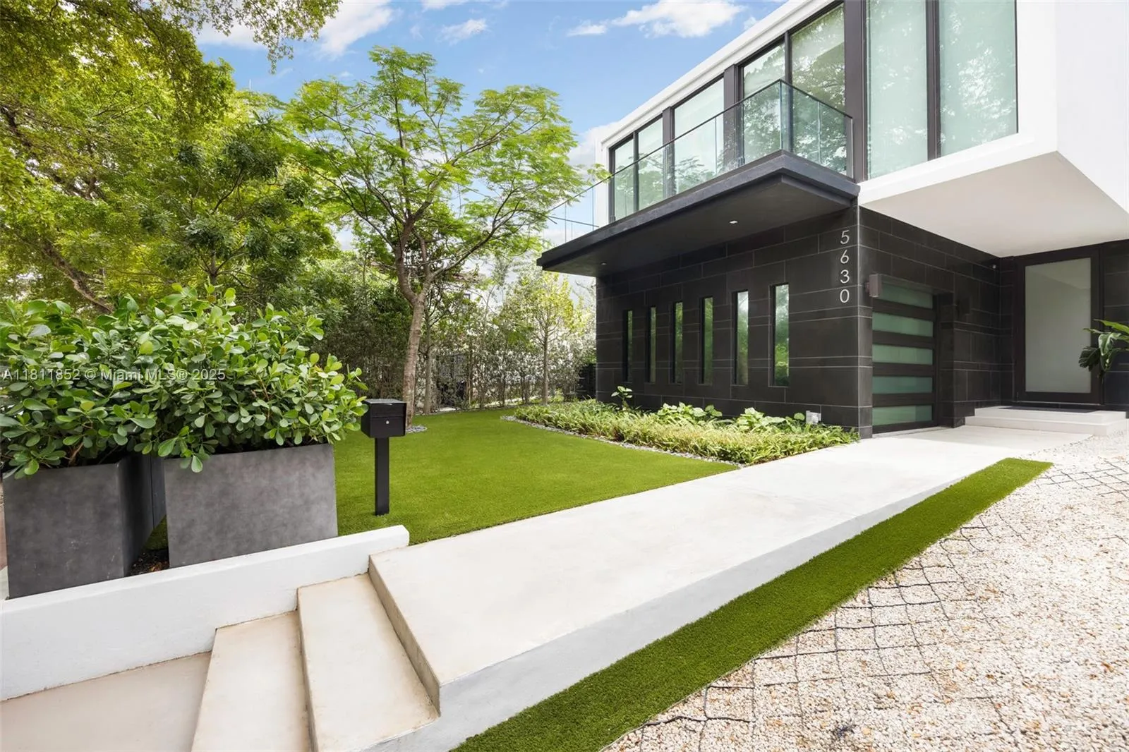 5630 Pine Tree Dr, Miami Beach FL 33140