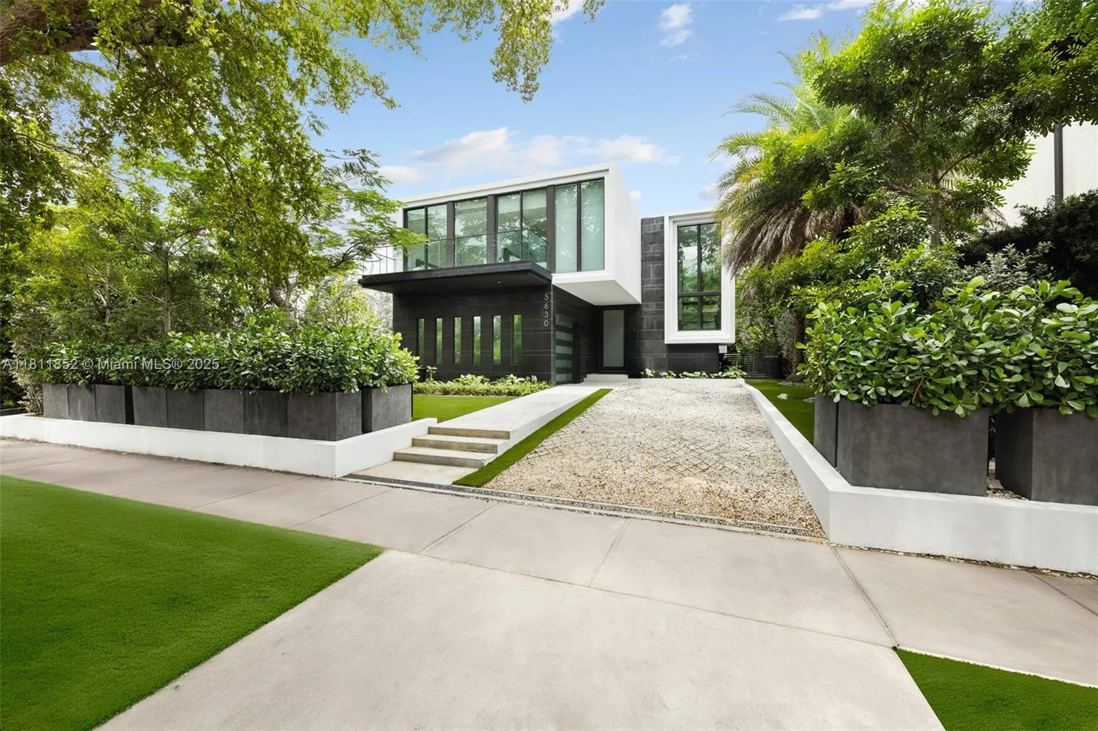 5630 Pine Tree Dr, Miami Beach FL 33140