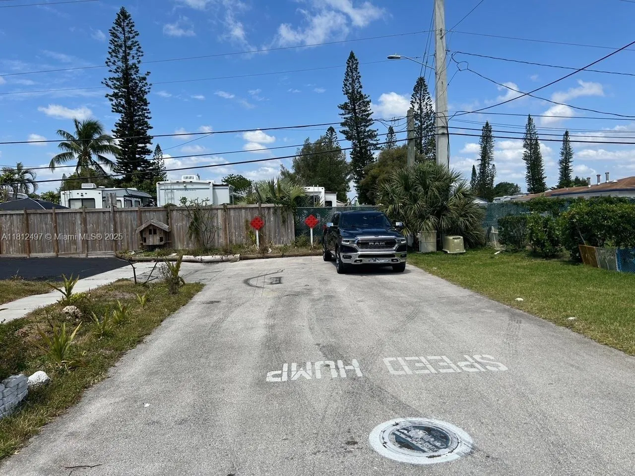 880 NE 49th St, Deerfield Beach FL 33064