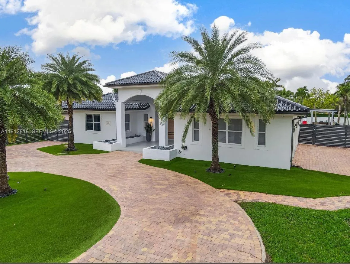 11390 SW 30th St, Miami FL 33165