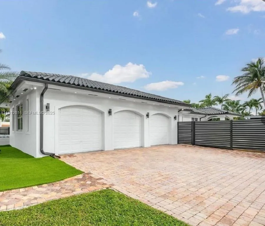 11390 SW 30th St, Miami FL 33165