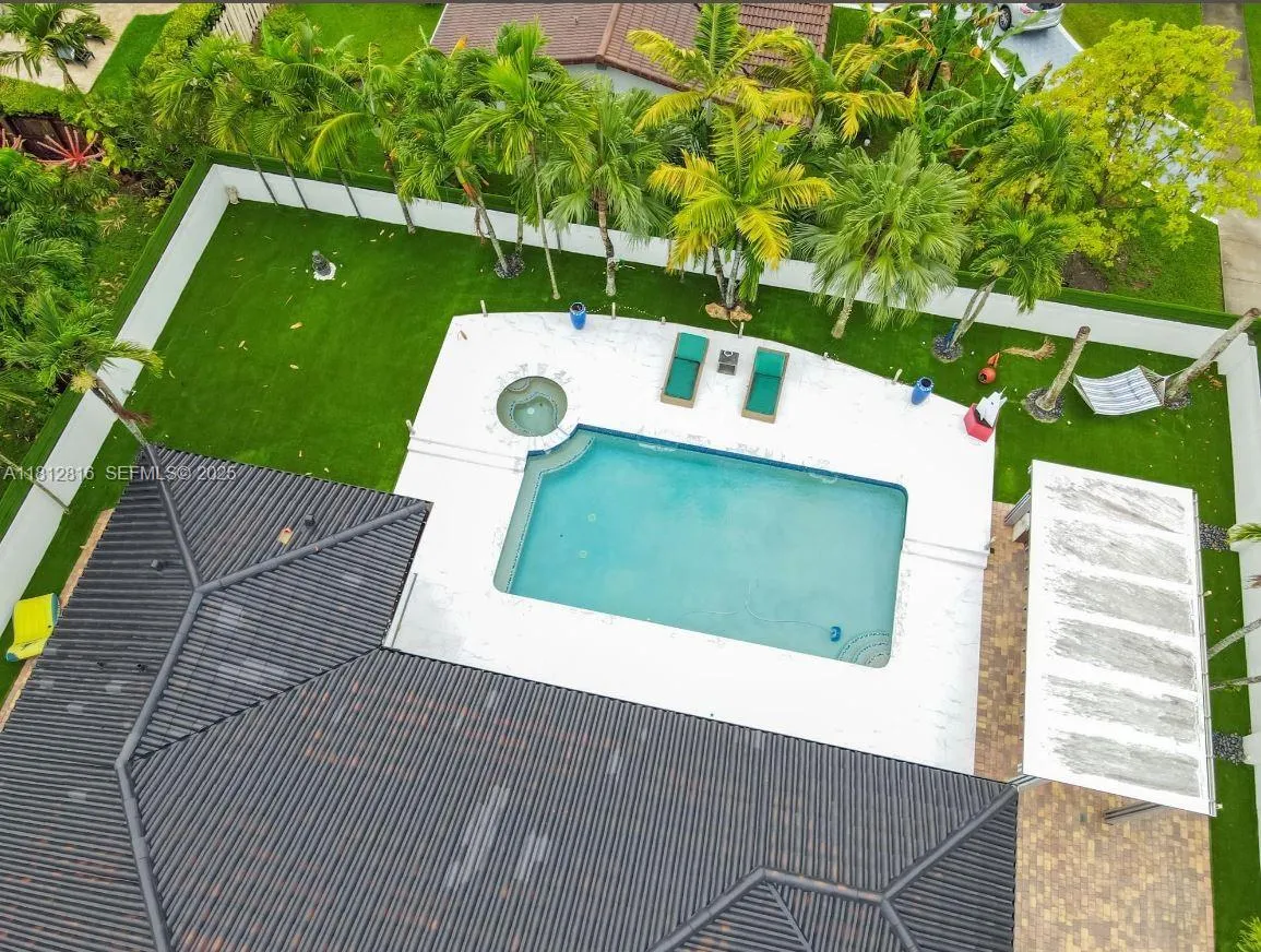 11390 SW 30th St, Miami FL 33165