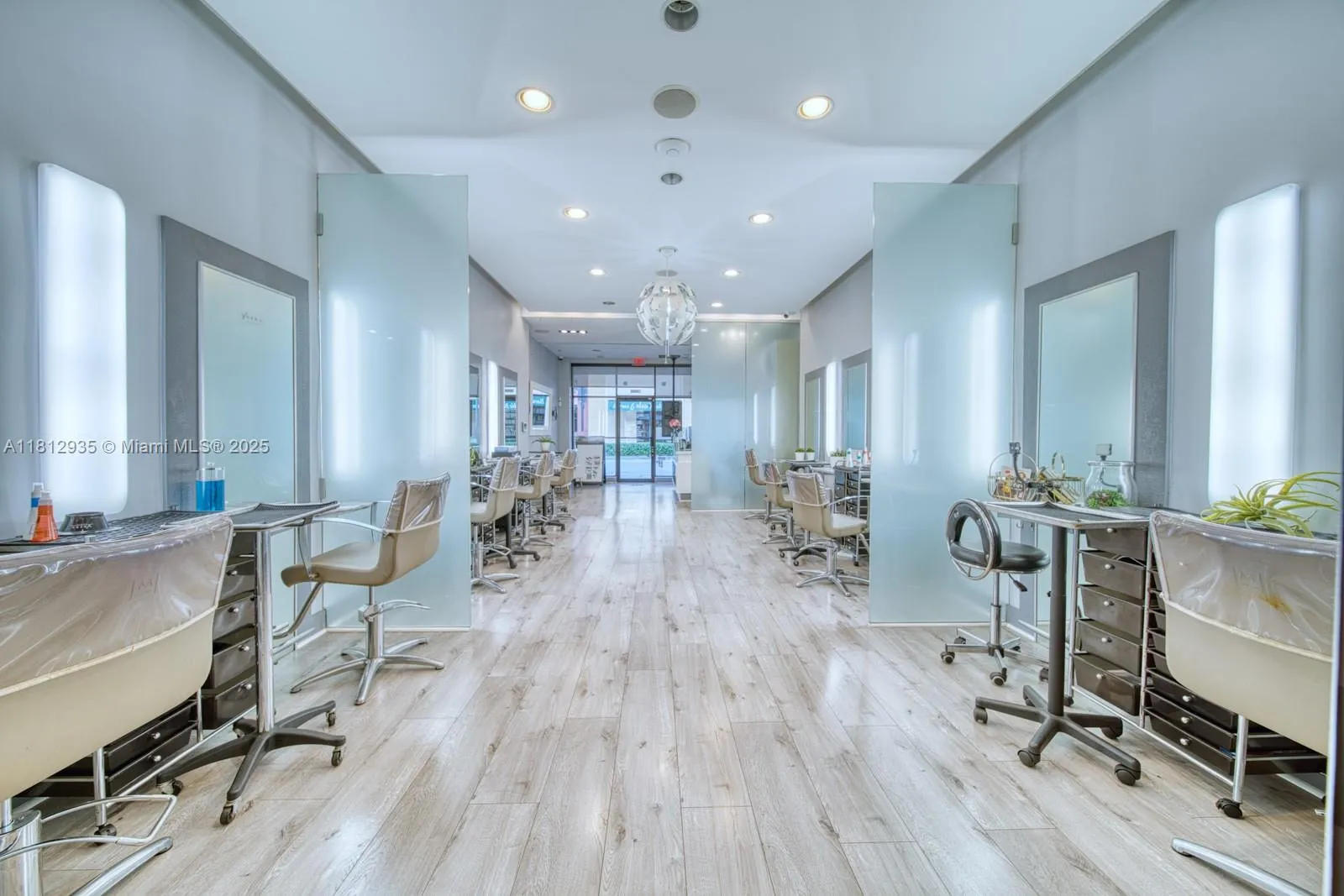 Full Service Beauty Salon On Sunset Dr & 57th Ave, Coral Gables FL 33143