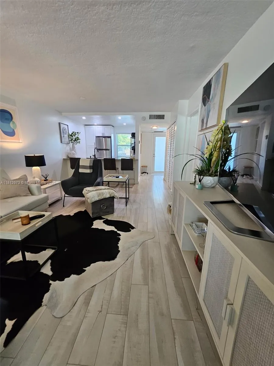 1 bedroom 1 bath for sale at 9081 Lime Bay Blvd # 302, Tamarac FL 33321