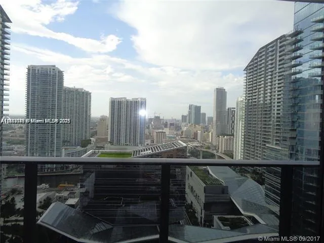 1 bedroom 1 bath for sale at 45 SW 9th St # 2709, Miami FL 33130