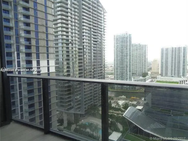 45 SW 9th St # 2709, Miami FL 33130