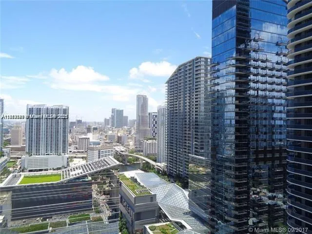 45 SW 9th St # 2709, Miami FL 33130