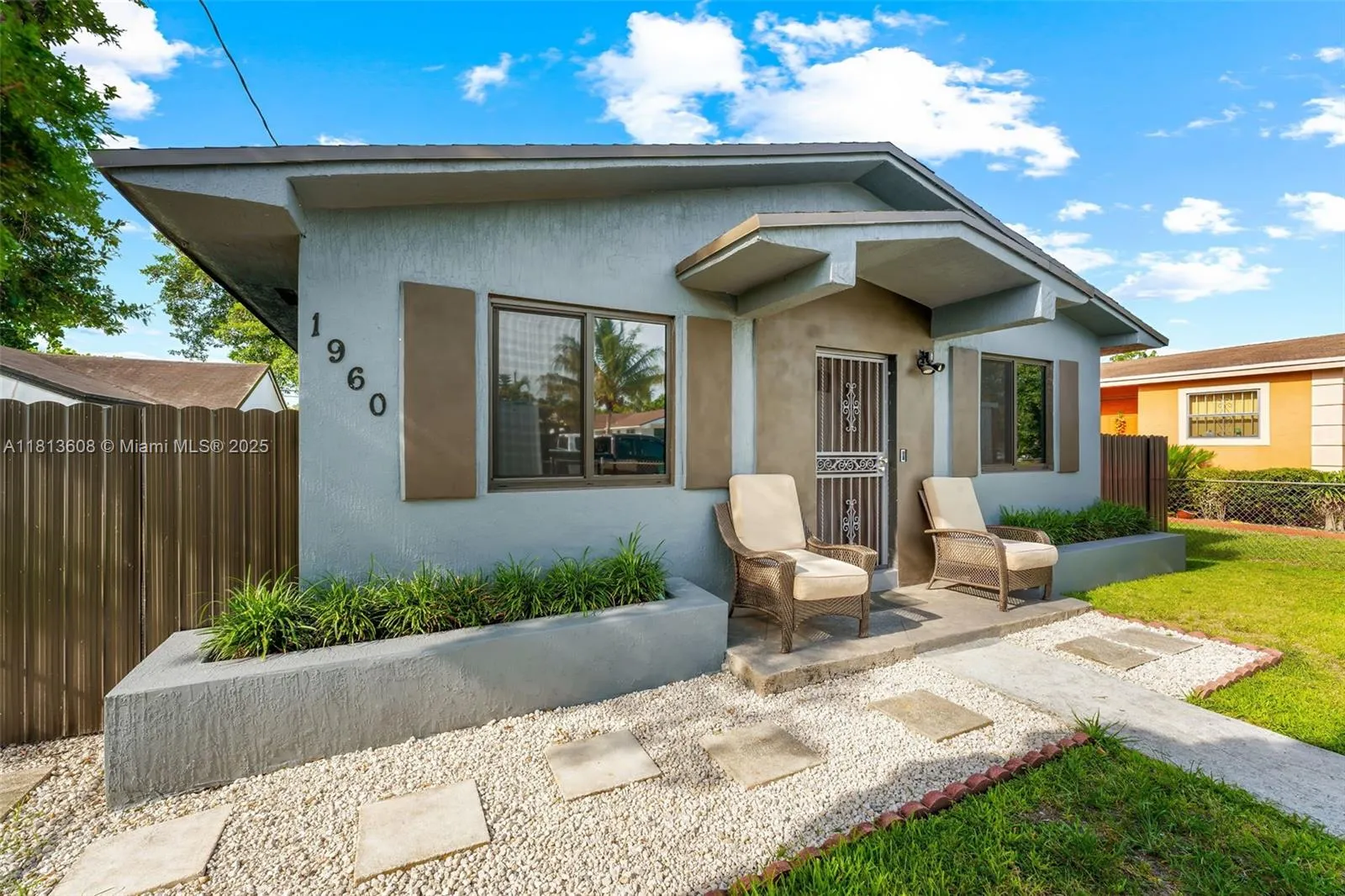 1960 NW 50th St, Miami FL 33142