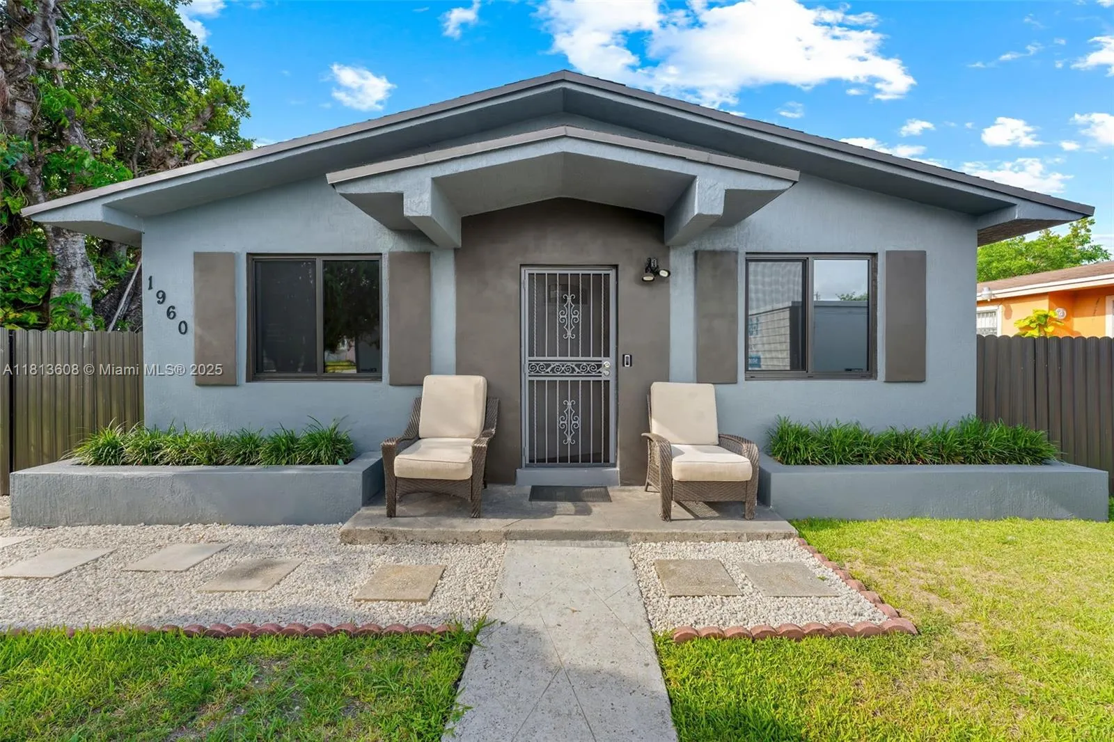 1960 NW 50th St, Miami FL 33142