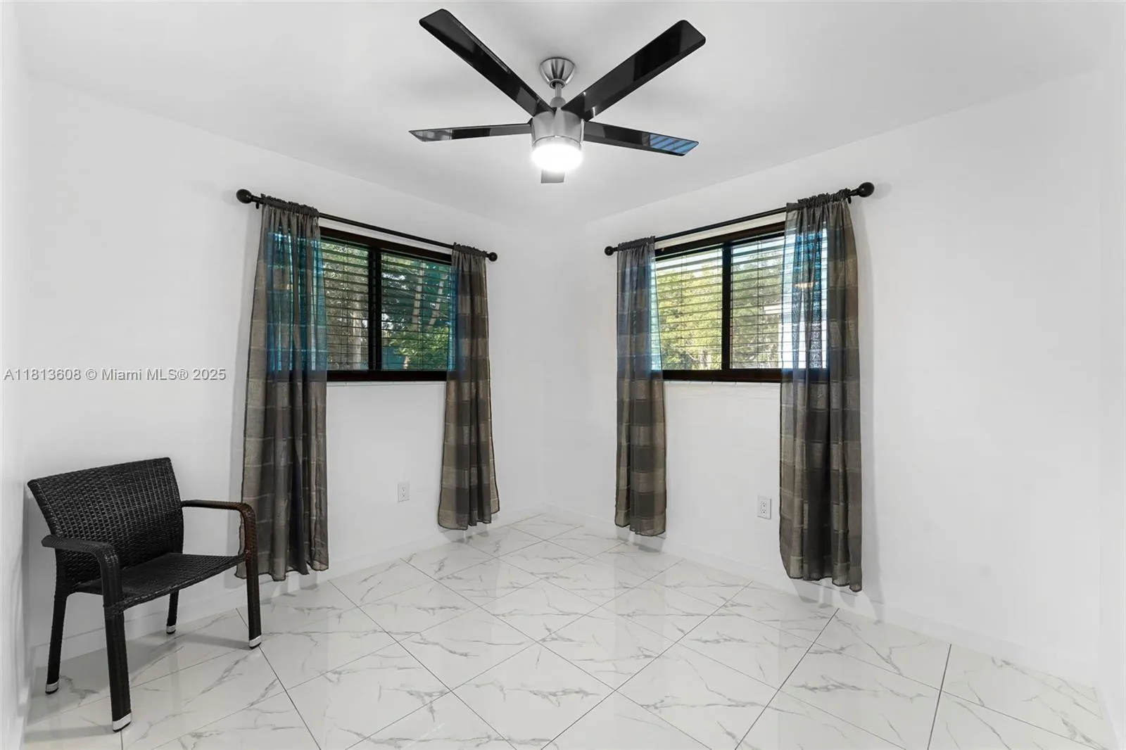 1960 NW 50th St, Miami FL 33142