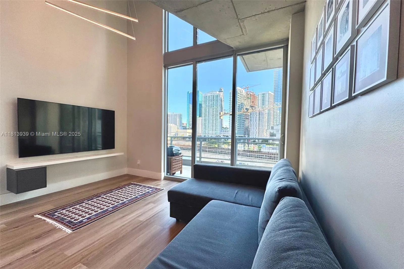690 SW 1st Ct, Miami FL 33130