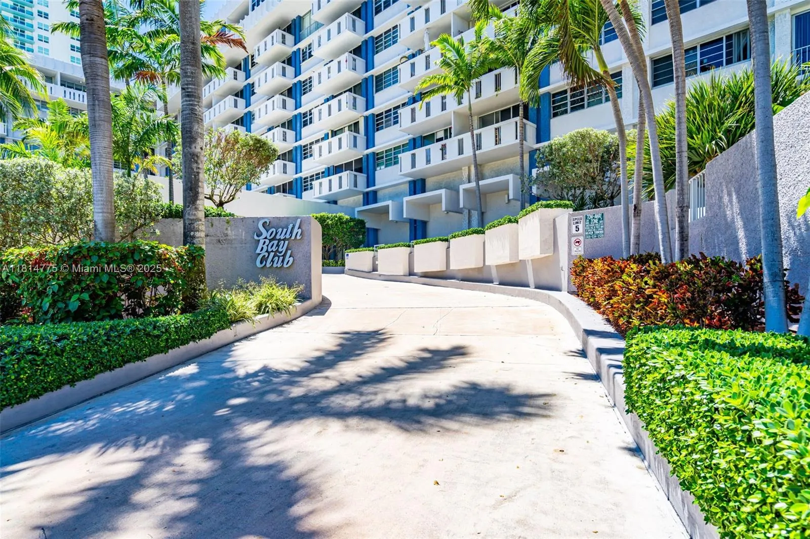 1 bedroom 1 bath for sale at 800 West Ave # 422, Miami Beach FL 33139