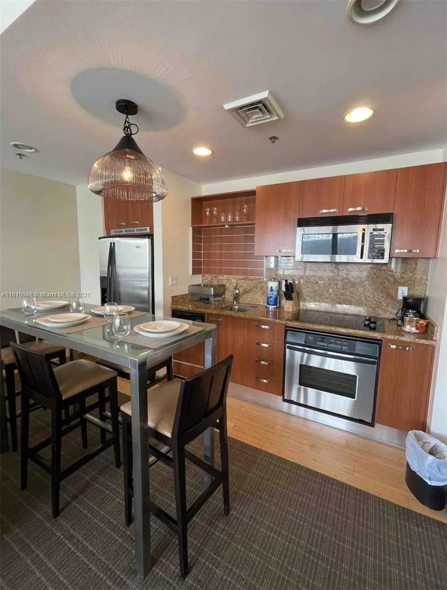 1 bedroom 1 bath for sale at 1395 Brickell Ave # 2814, Miami FL 33131