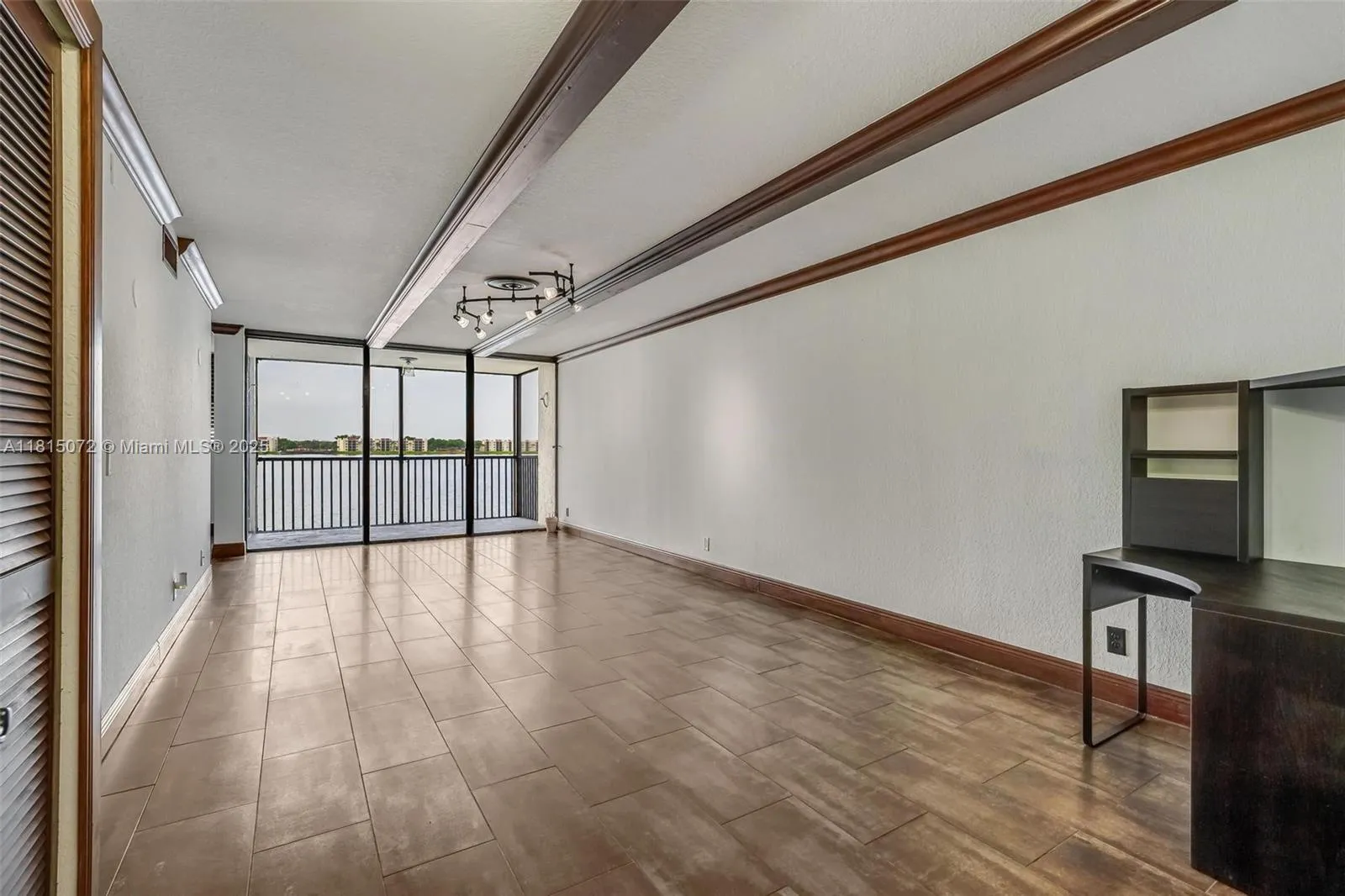 106 Lake Emerald Dr # 210, Oakland Park FL 33309