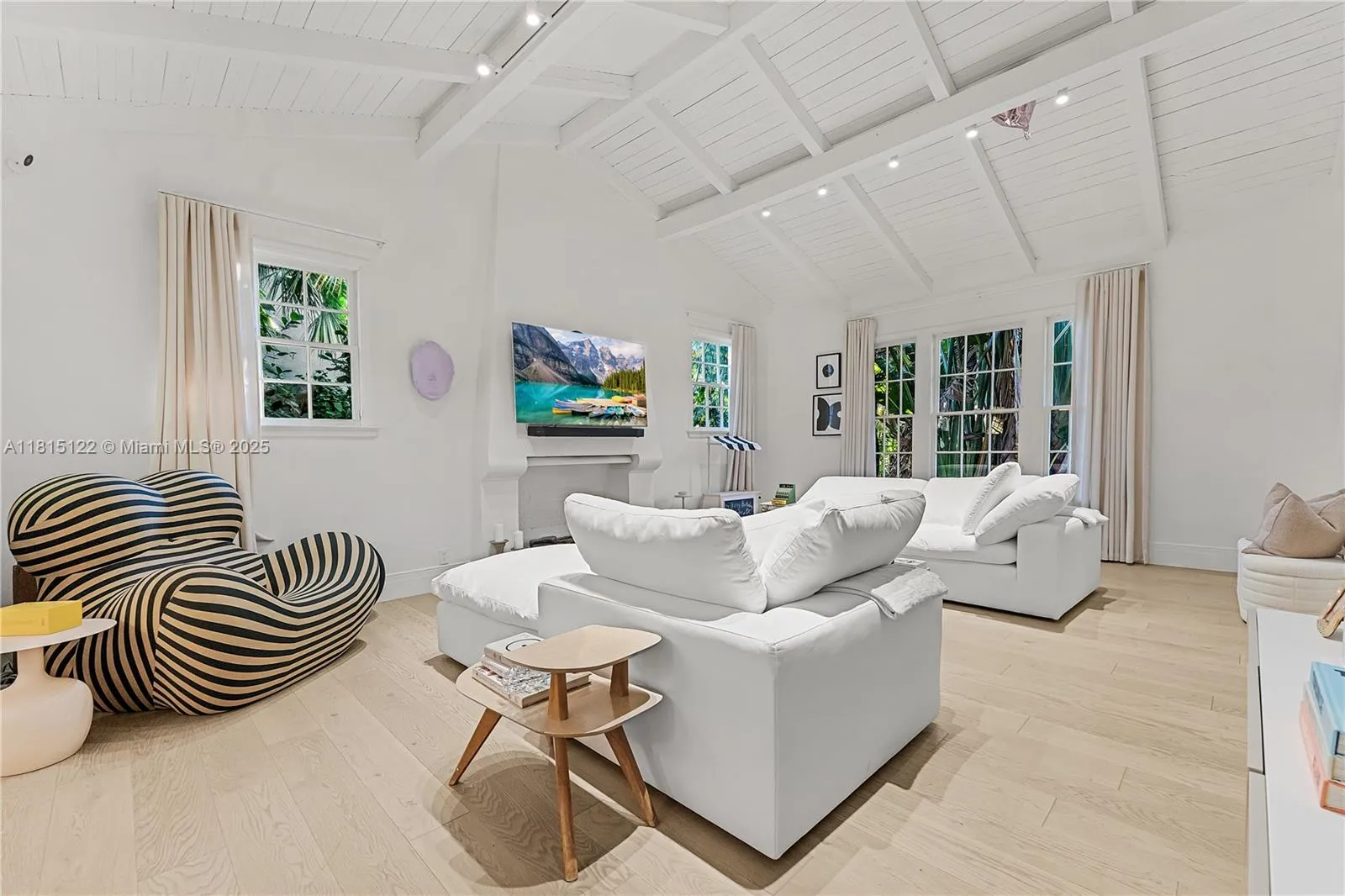 4 bedroom 4 bath for sale at 3747 Royal Palm Ave, Miami Beach FL 33140