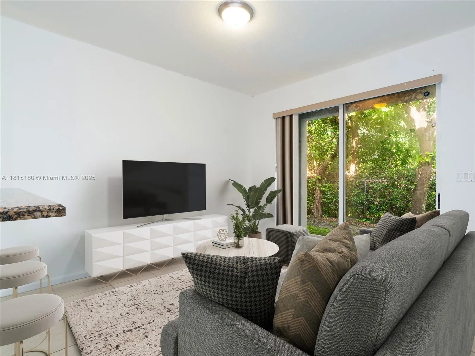 3 bedroom 2 bath for sale at 21217 NW 14th Pl # 22, Miami Gardens FL 33169