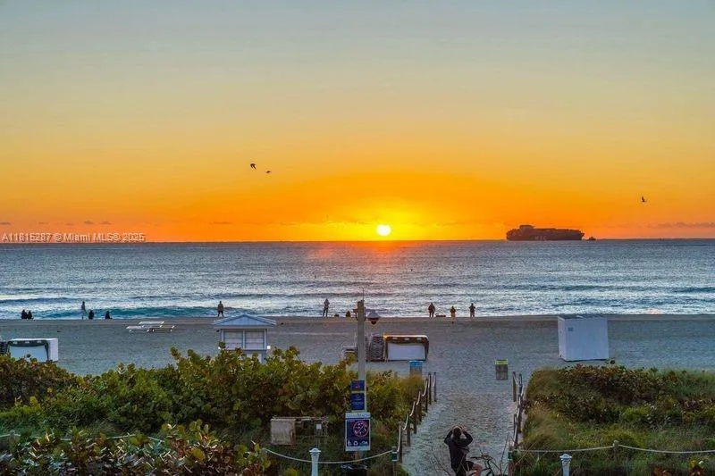 1 bedroom 1 bath for sale at 465 Ocean Dr # 315, Miami Beach FL 33139