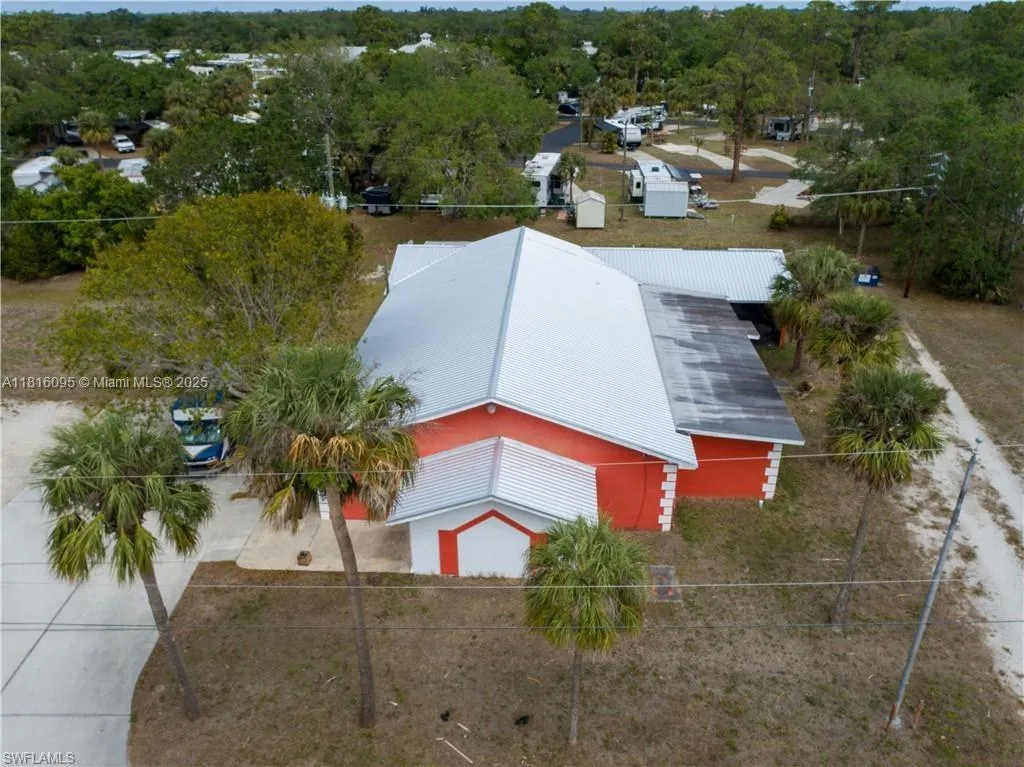 Commercial Sale for sale at 140 Jaycee-Lyons Dr, La Belle FL 33935
