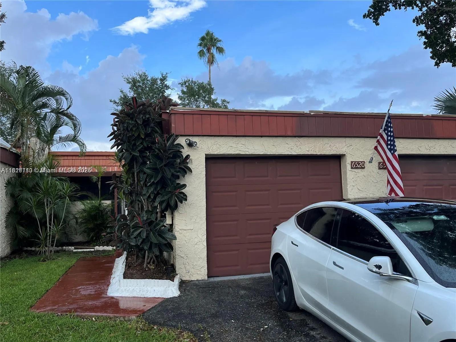 2 bedroom 2 bath for sale at 6520 NW 98th Ter # B26, Tamarac FL 33321