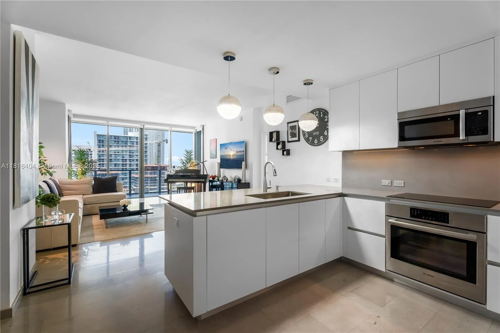 68 SE 6th St # 1704, Miami FL 33131