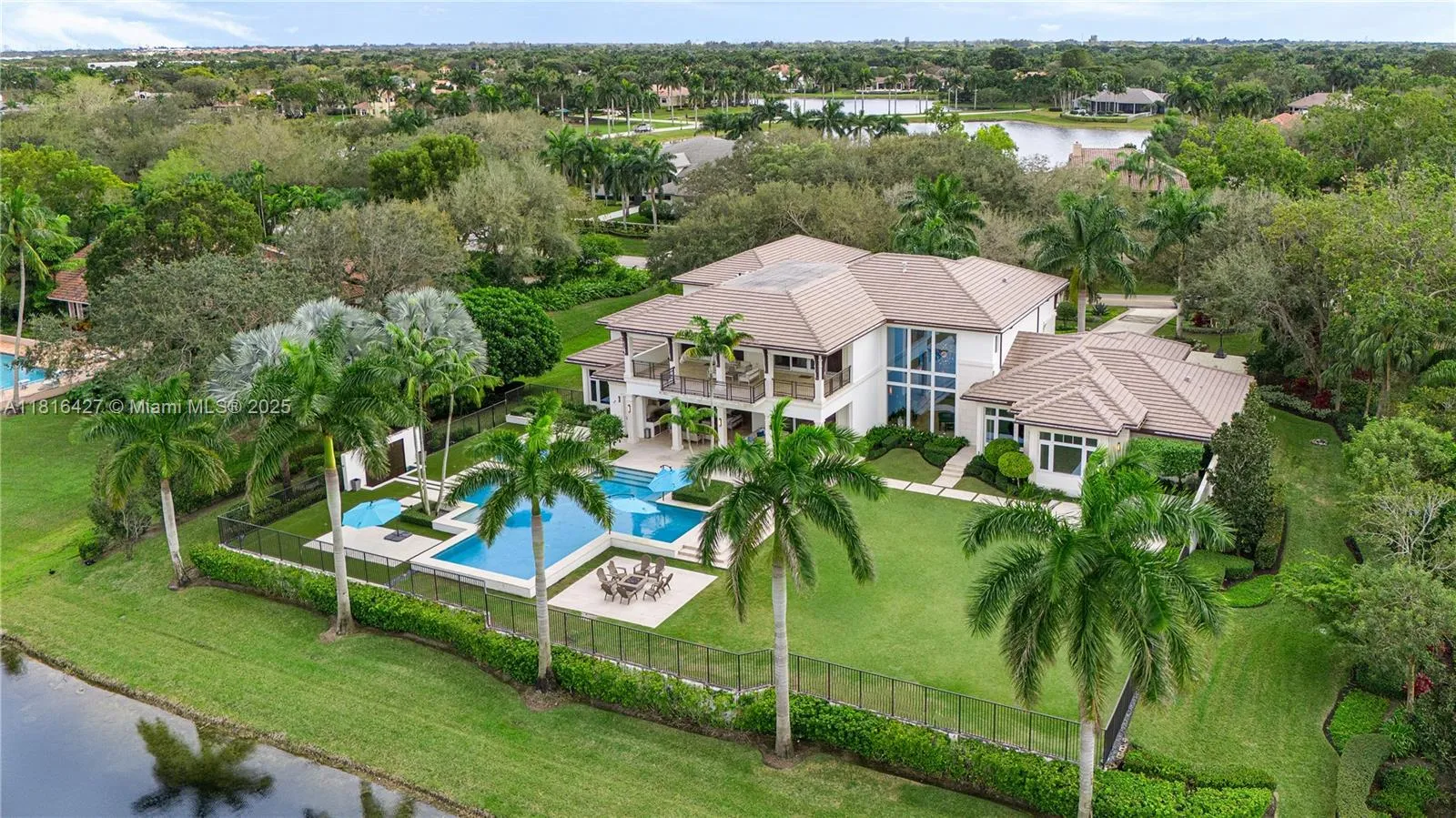 5 bedroom 4 bath for sale at 3185 Willow Ln, Weston FL 33331