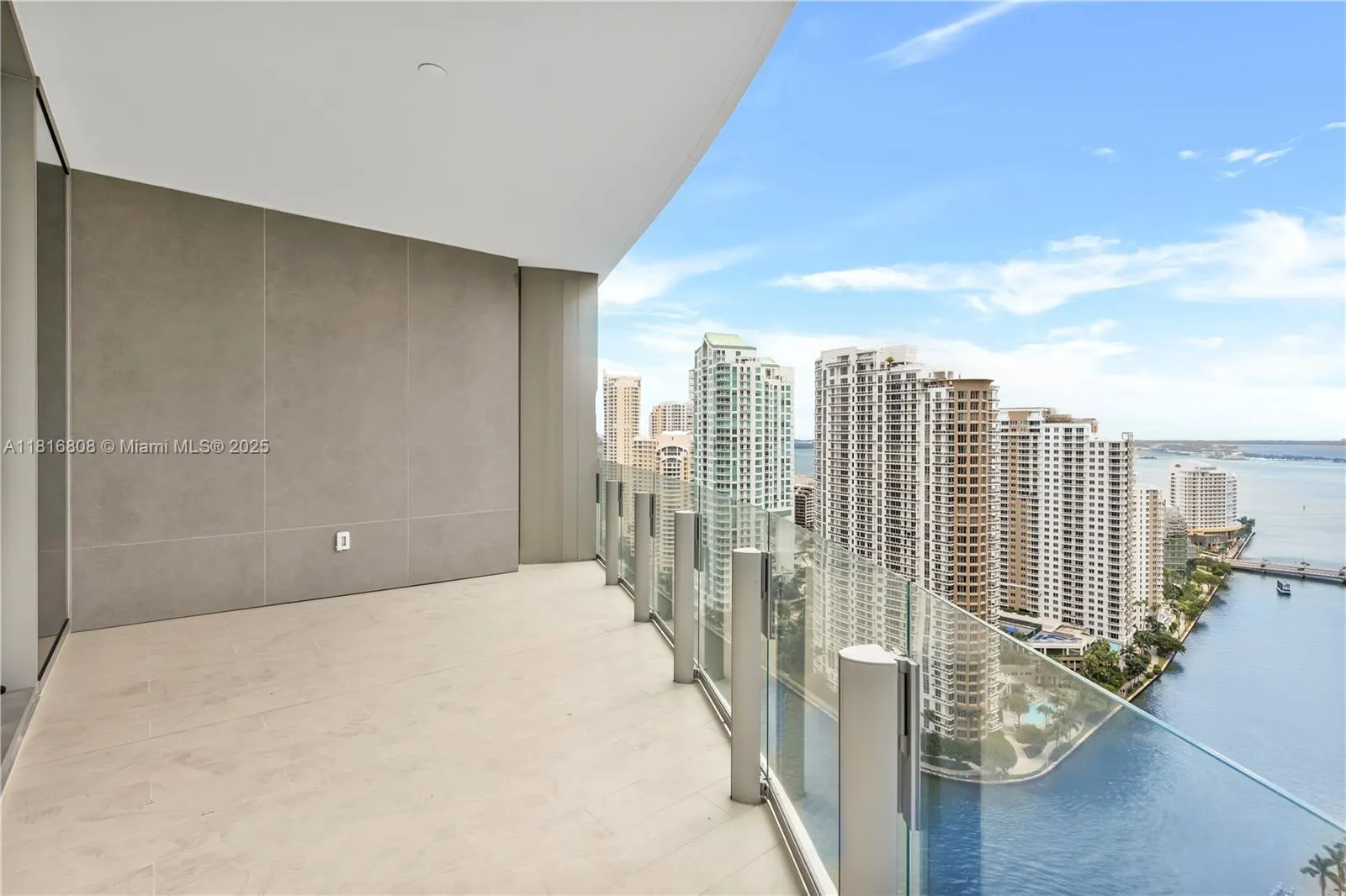 300 Biscayne Blvd way # 2907, Miami FL 33131