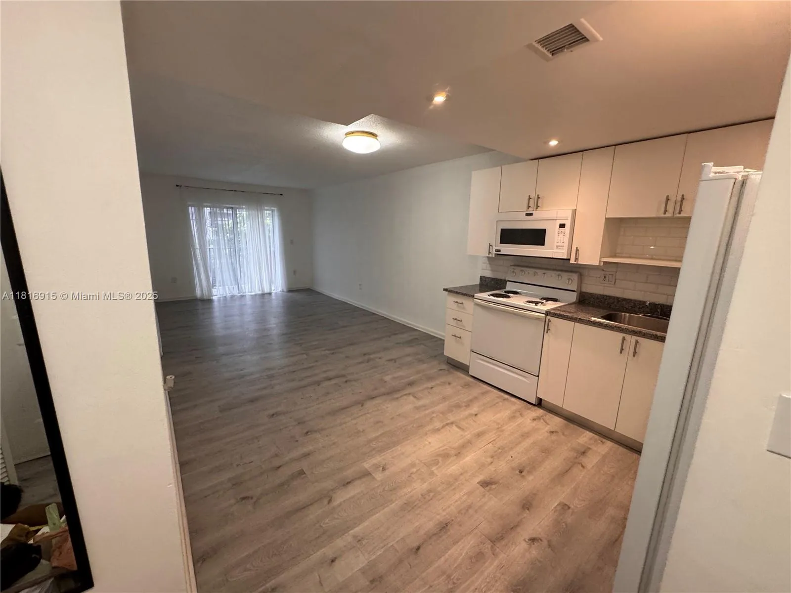 677 SW 9th Ave # 303, Miami FL 33130