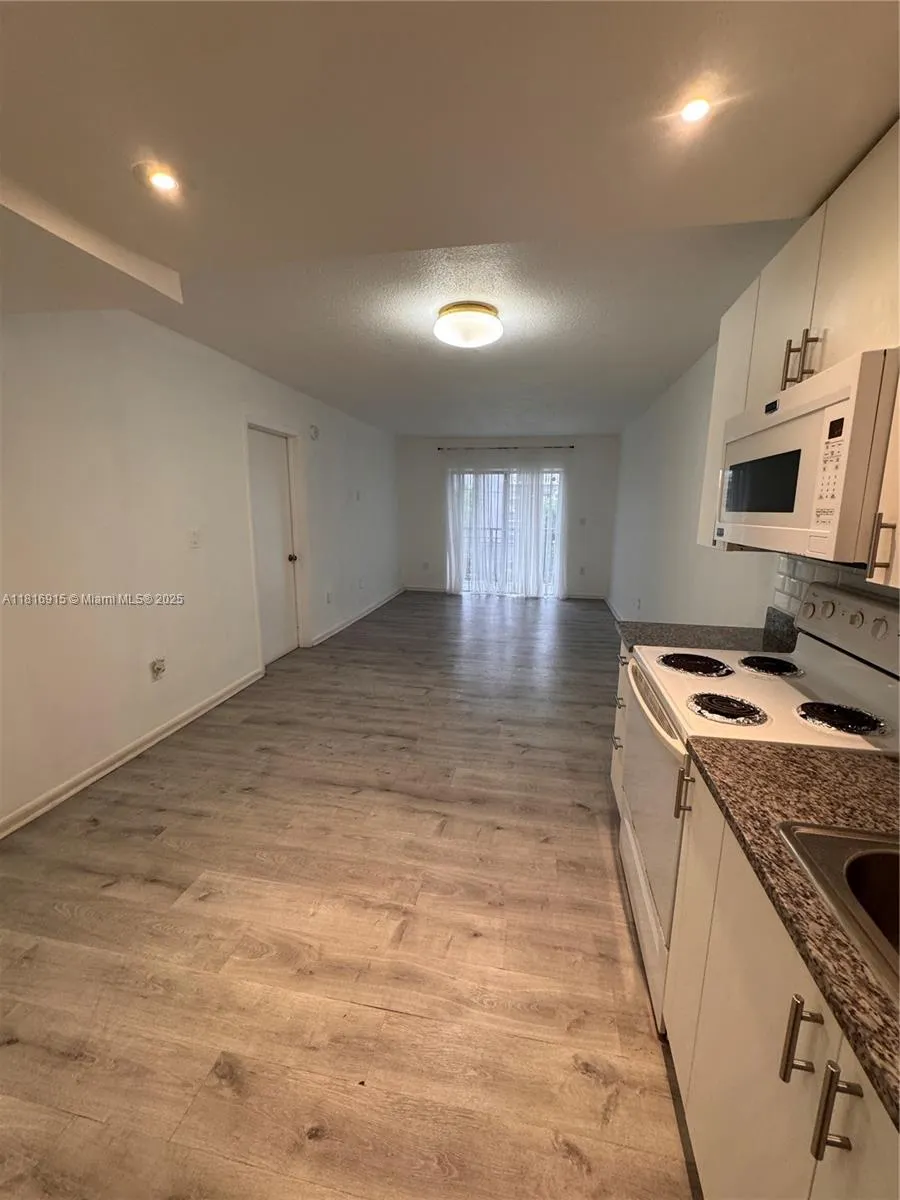677 SW 9th Ave # 303, Miami FL 33130