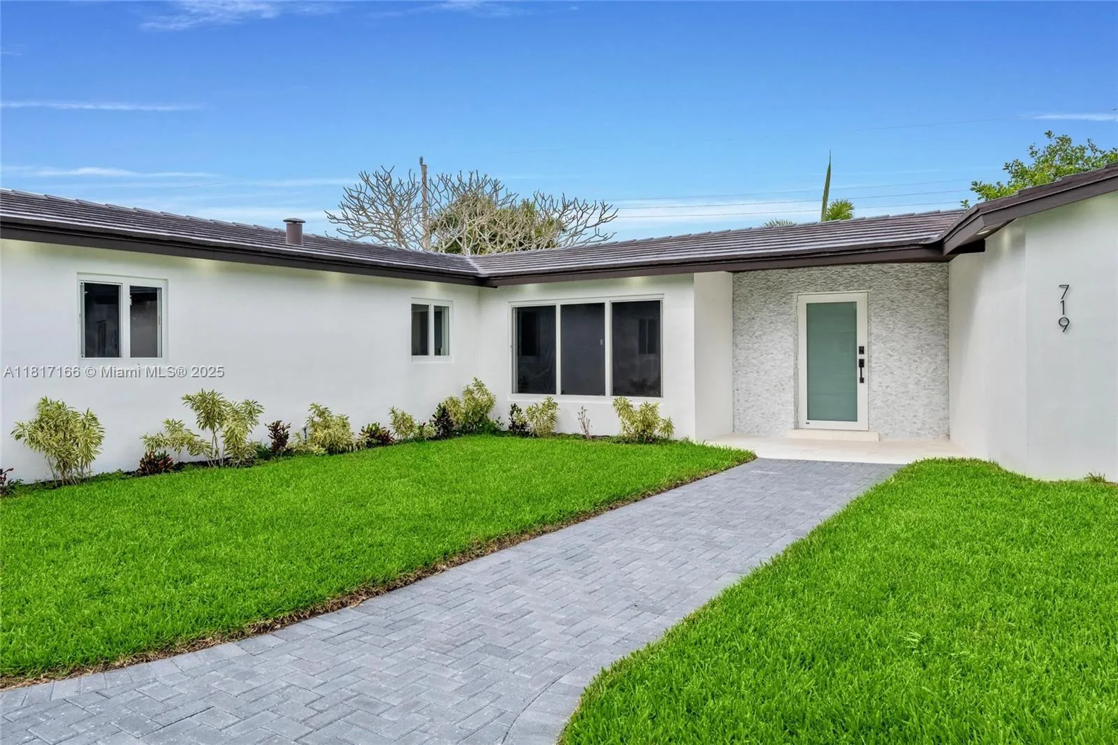 719 SW 25th Ave, Boynton Beach FL 33435