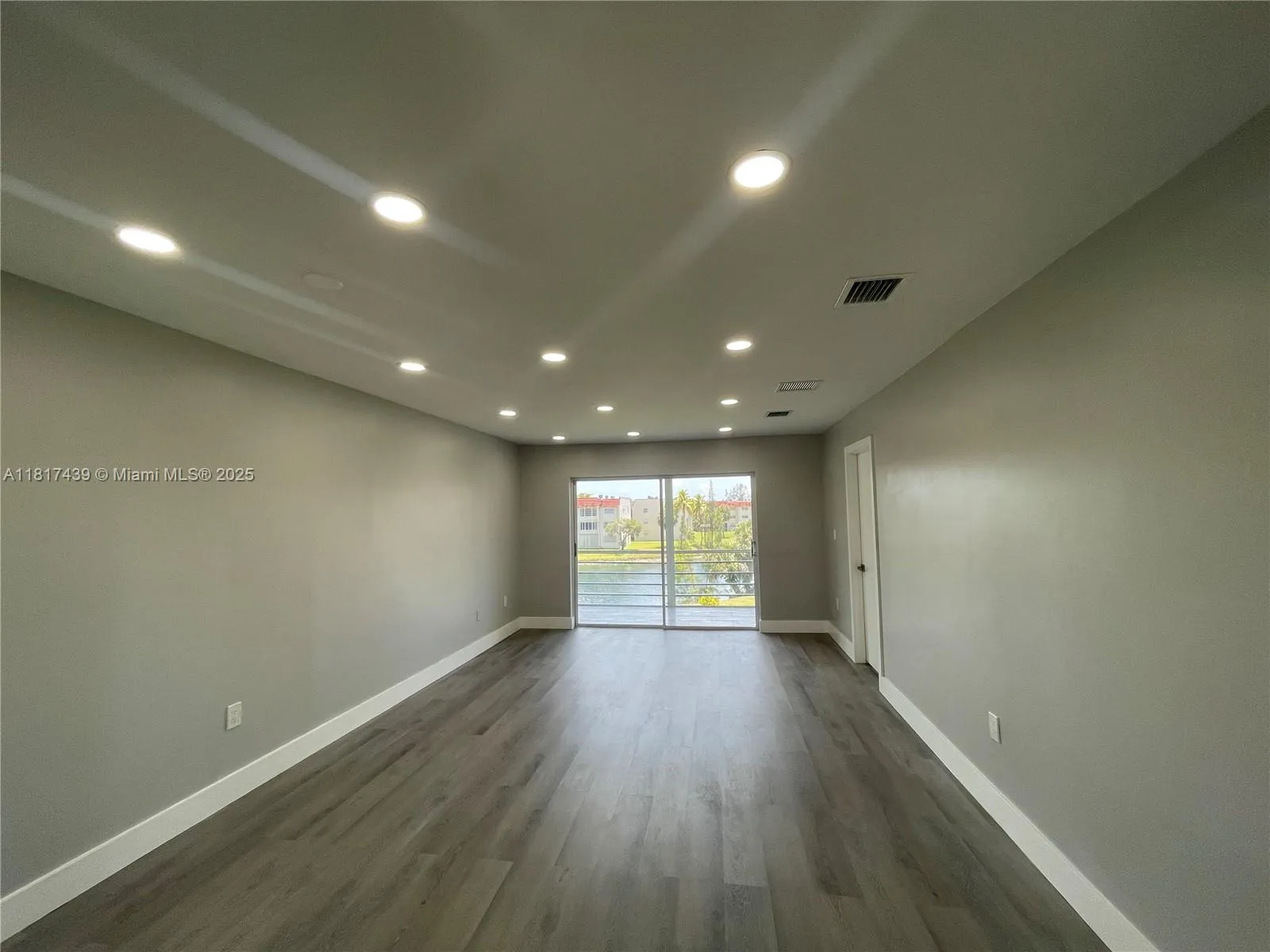 7960 N Sunrise Lakes Dr # 304, Sunrise FL 33322