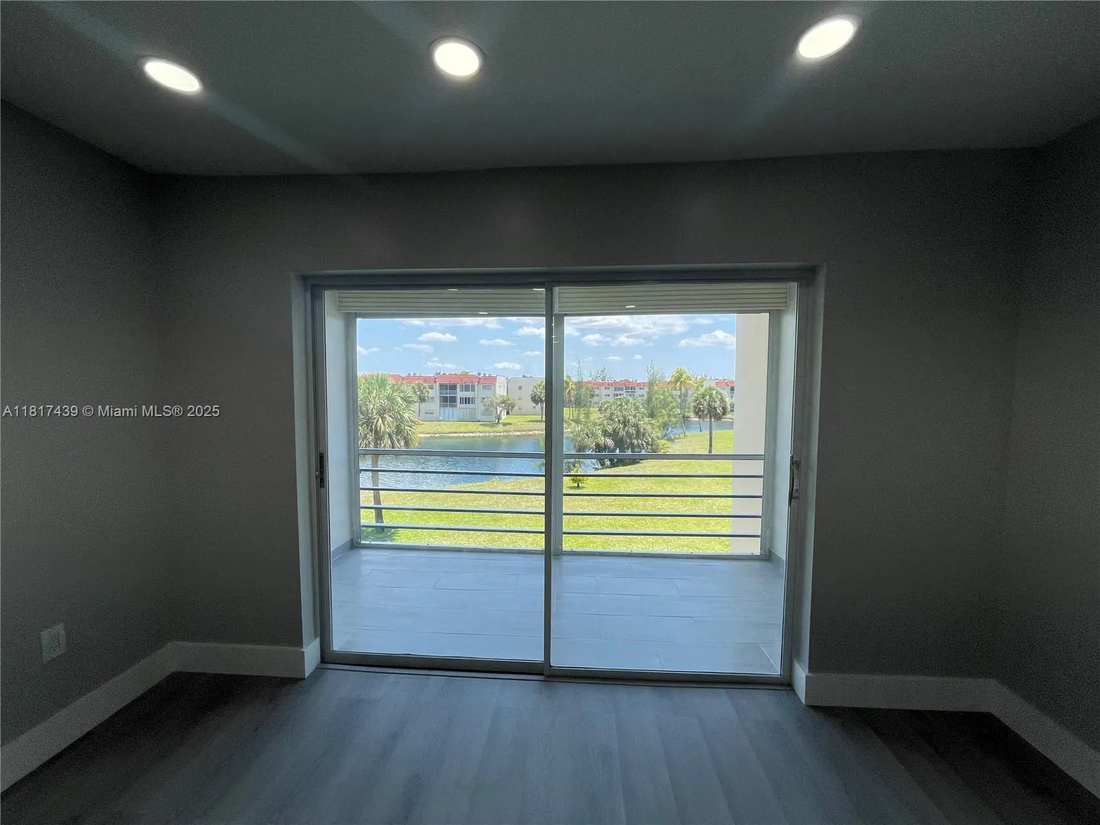 7960 N Sunrise Lakes Dr # 304, Sunrise FL 33322