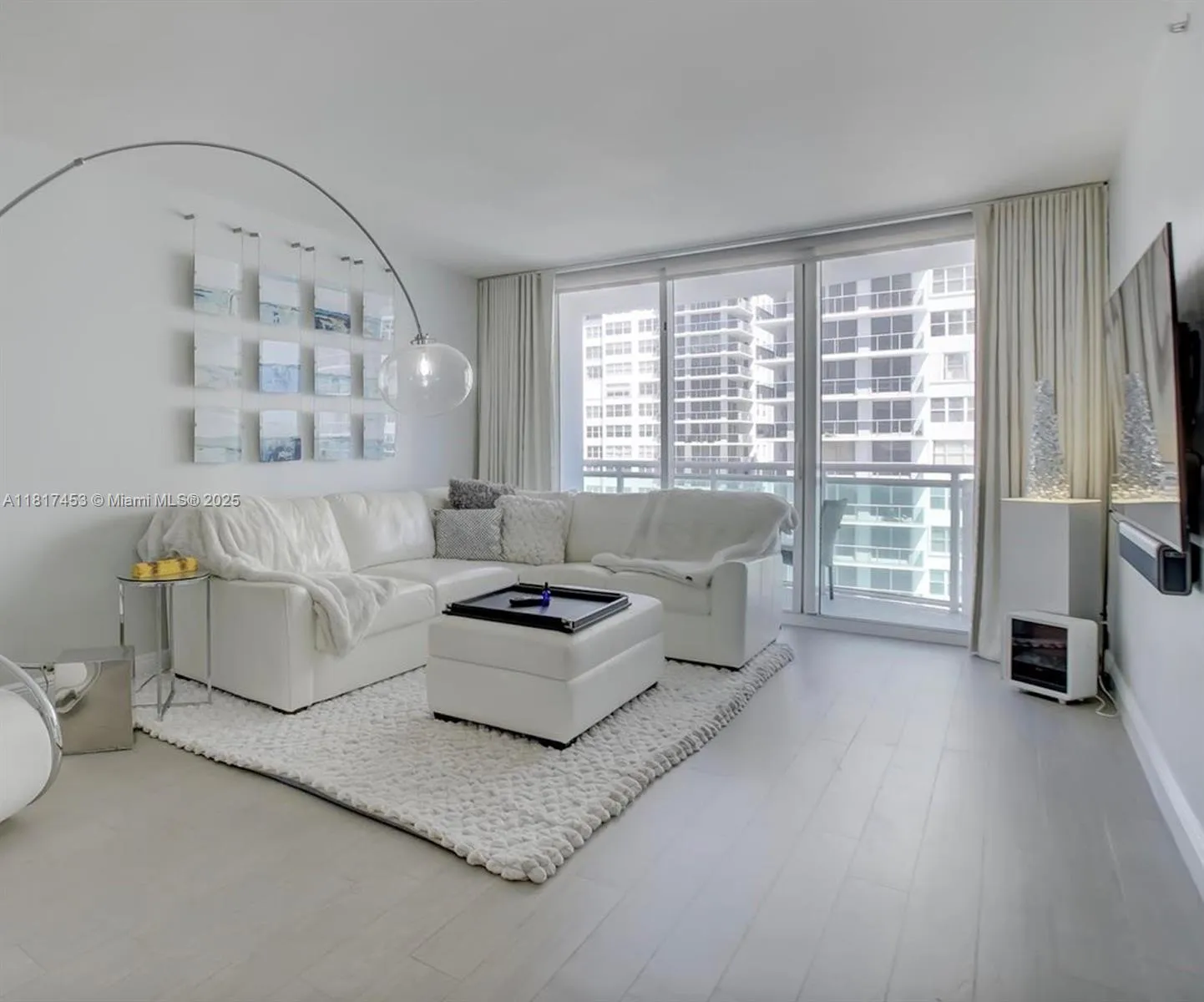 1 bedroom 1 bath for sale at 3001 S Ocean Dr # 1007, Hollywood FL 33019