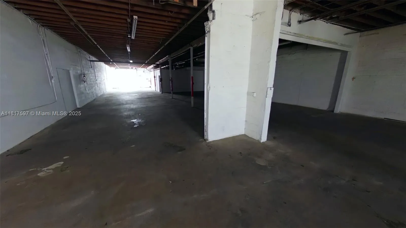 1083 E 24th St, Hialeah FL 33013