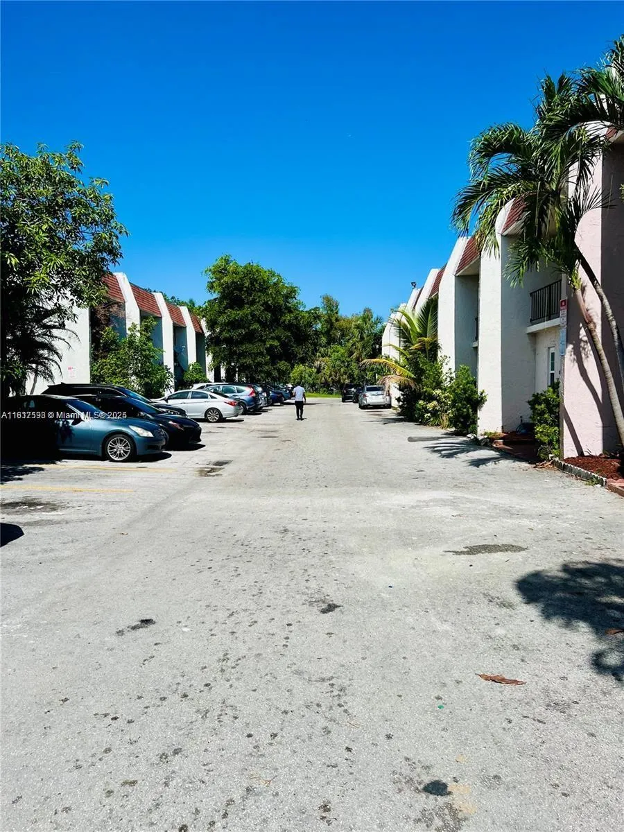 15115 NE 6th Ave # 32, Miami FL 33162