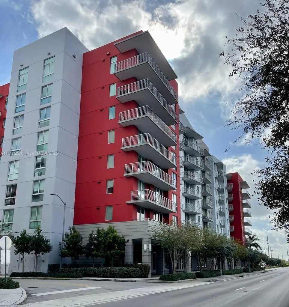 3 bedroom 3 bath for sale at 7661 NW 107th Ave # 614, Doral FL 33178